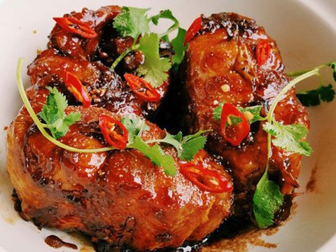 Cách làm trứng cá kho tộ ngon bá cháy